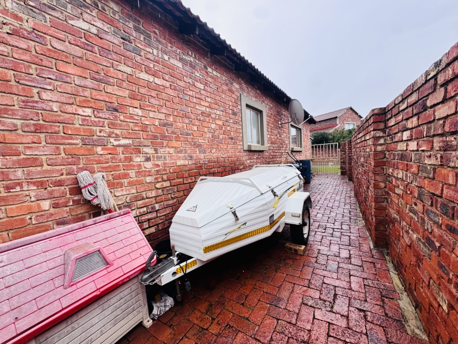 3 Bedroom Property for Sale in Flamwood North West